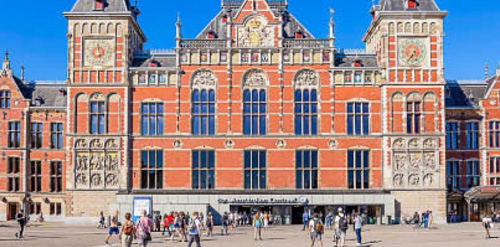 No double dutch at this Dutch station